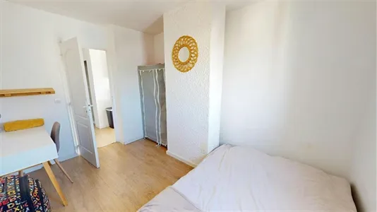 Rooms in Saint-Julien-en-Genevois - photo 2