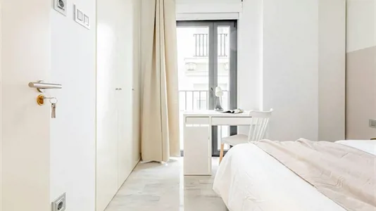 Rooms in Valencia Ciutat Vella - photo 2