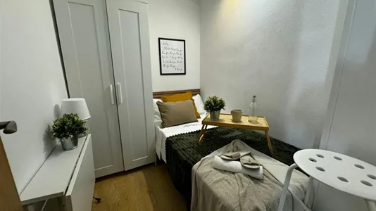 Rooms in El Encinar de los Reyes - photo 2