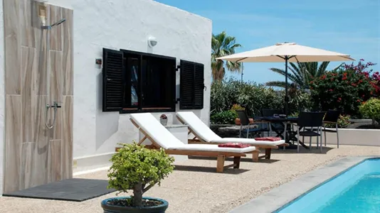 Houses in Teguise - photo 3