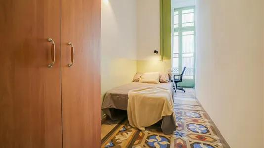 Rooms in Barcelona Eixample - photo 2