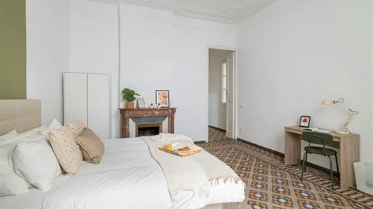 Rooms in Barcelona Ciutat Vella - photo 2