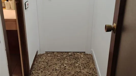 Rooms in Barcelona Eixample - photo 8