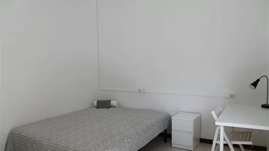 Rooms in Barcelona Ciutat Vella - photo 5