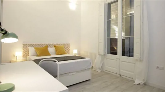 Rooms in Barcelona Eixample - photo 2