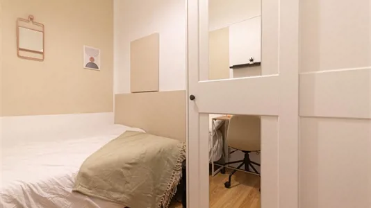 Rooms in Barcelona Ciutat Vella - photo 2