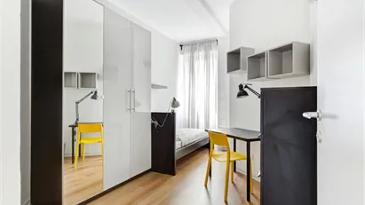 Room for rent in Milano Zona 6 - Barona, Lorenteggio, Milan