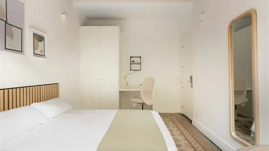 Rooms in Barcelona Eixample - photo 2