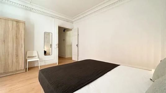 Rooms in Barcelona Ciutat Vella - photo 2