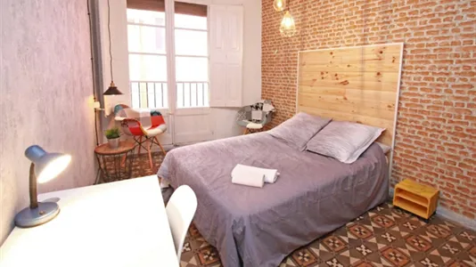 Rooms in Barcelona Ciutat Vella - photo 1