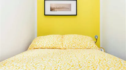 Room for rent in Milano Zona 6 - Barona, Lorenteggio, Milan