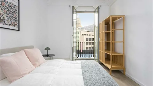 Rooms in Barcelona Ciutat Vella - photo 2