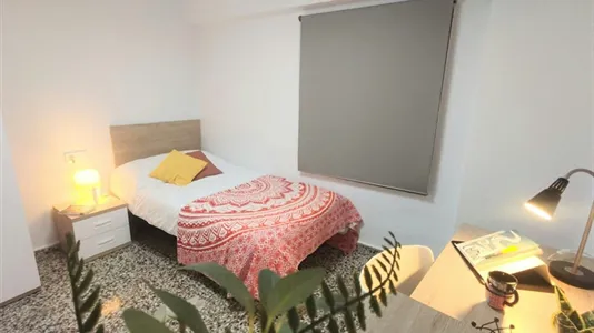 Rooms in Moncada - photo 1