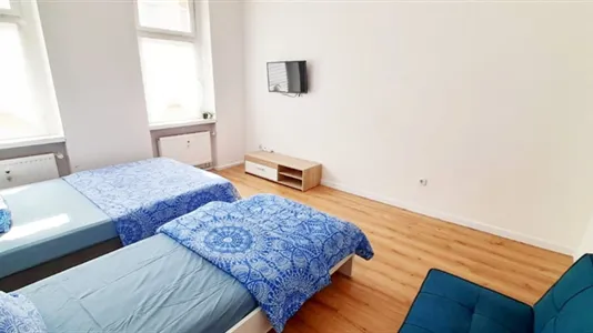 Apartments in Burgenlandkreis - photo 4