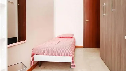 Room for rent in Milano Zona 6 - Barona, Lorenteggio, Milan