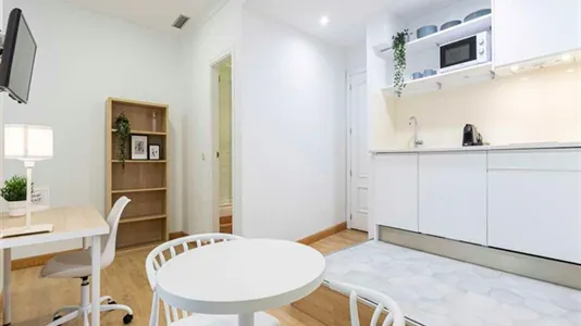 Rooms in Madrid Centro - photo 8
