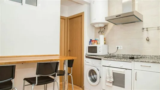 Rooms in Barcelona Ciutat Vella - photo 7