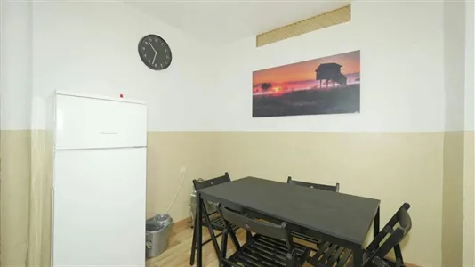 Rooms in Barcelona Ciutat Vella - photo 8