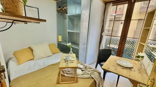 Rooms in Madrid Centro - photo 1
