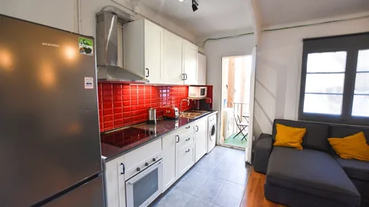 Rooms in Barcelona Ciutat Vella - photo 10