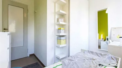 Room for rent in Milano Zona 6 - Barona, Lorenteggio, Milan