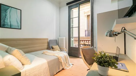 Rooms in Barcelona Ciutat Vella - photo 2