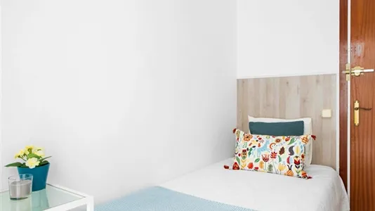 Rooms in Barcelona Ciutat Vella - photo 8