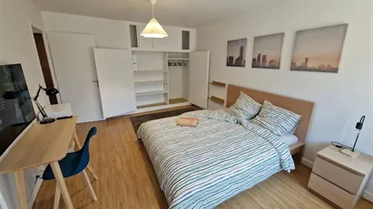 Room for rent in Saint-Julien-en-Genevois, Auvergne-Rhône-Alpes