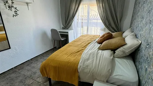 Rooms in Godelleta - photo 1