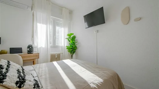 Rooms in Madrid Chamberí - photo 2
