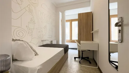 Rooms in Barcelona Ciutat Vella - photo 1