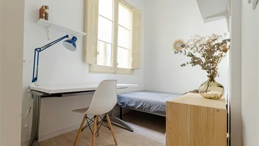 Rooms in Barcelona Ciutat Vella - photo 2