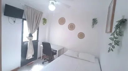 Room for rent in Hacienda de Su Eminencia, Andalucía
