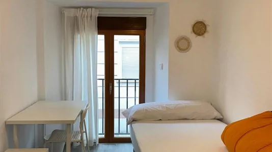 Rooms in Jaén - photo 2