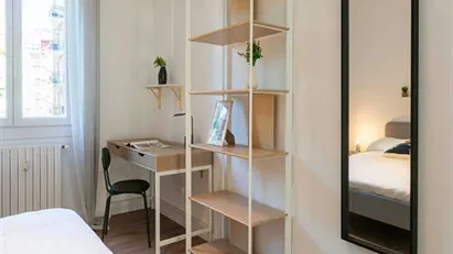 Room for rent in Milano Zona 6 - Barona, Lorenteggio, Milan