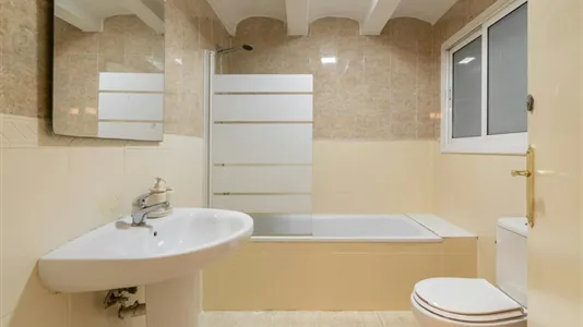 Rooms in Barcelona Ciutat Vella - photo 10