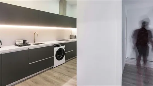 Rooms in Barcelona Ciutat Vella - photo 10