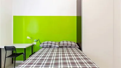 Room for rent in Milano Zona 6 - Barona, Lorenteggio, Milan