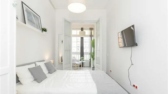 Rooms in Barcelona Eixample - photo 2