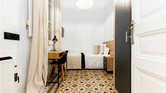 Rooms in Barcelona Eixample - photo 3