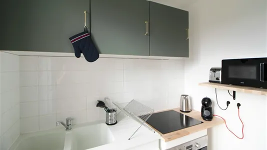 Rooms in Saint-Denis - photo 5