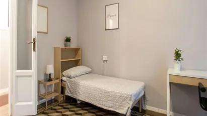 Room for rent in Milano Zona 8 - Fiera, Gallaratese, Quarto Oggiaro, Milan