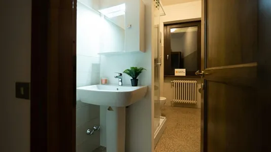 Rooms in Lecco - photo 9