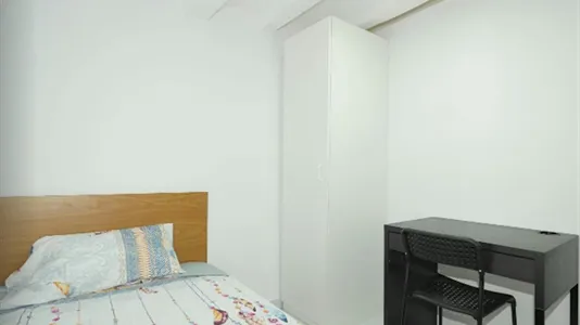 Rooms in Barcelona Ciutat Vella - photo 10