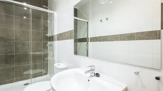Rooms in Madrid Centro - photo 8