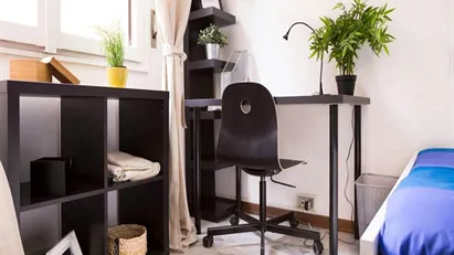 Room for rent in Milano Zona 6 - Barona, Lorenteggio, Milan