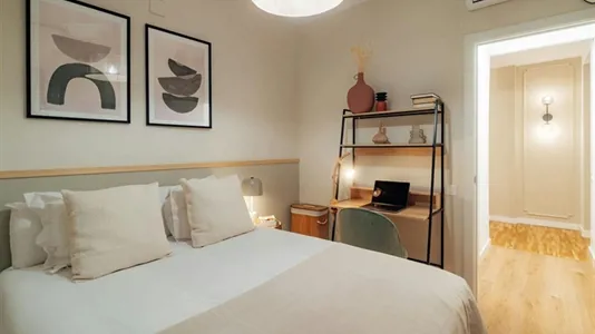 Rooms in Barcelona Eixample - photo 2