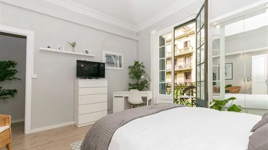Rooms in Barcelona Eixample - photo 4