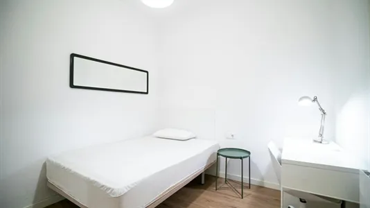 Rooms in Barcelona Eixample - photo 1