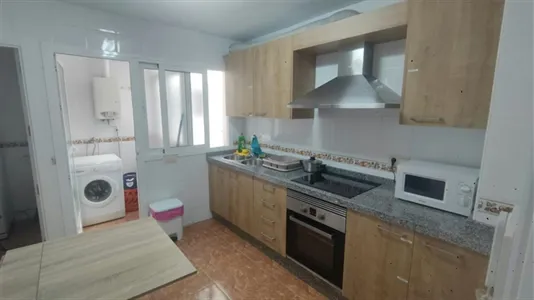 Rooms in Almería - photo 6